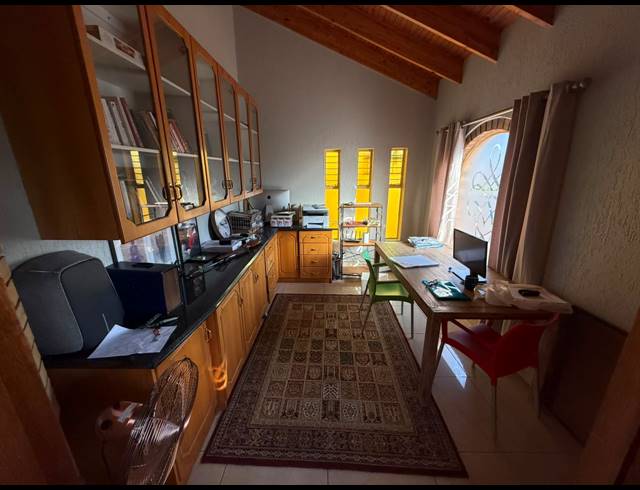 6 BEDROOM HOUSE FOR SALE IN SUNWARD PARK